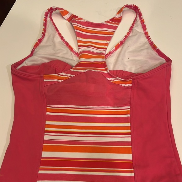 PRE-OWNED NIKE WOMEN'S FITTED TANK WITH BUILT IN BRA- MEDIUM (8-10) - Picture 6 of 7